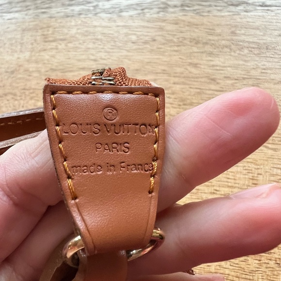 Louis Vuitton Leather Epi Pouchette - Picture 4 of 8